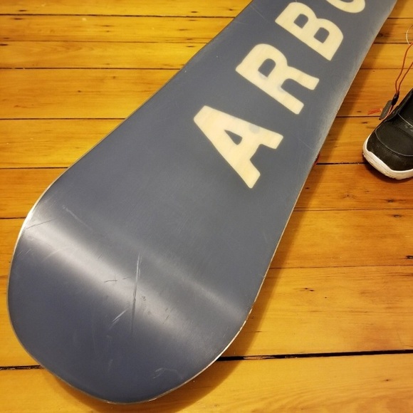 *SOLD* Arbor Foundation 158cm Snowboard - Picture 3 of 3